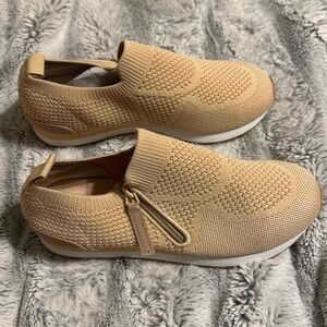 YOKI Slip on Sneakers